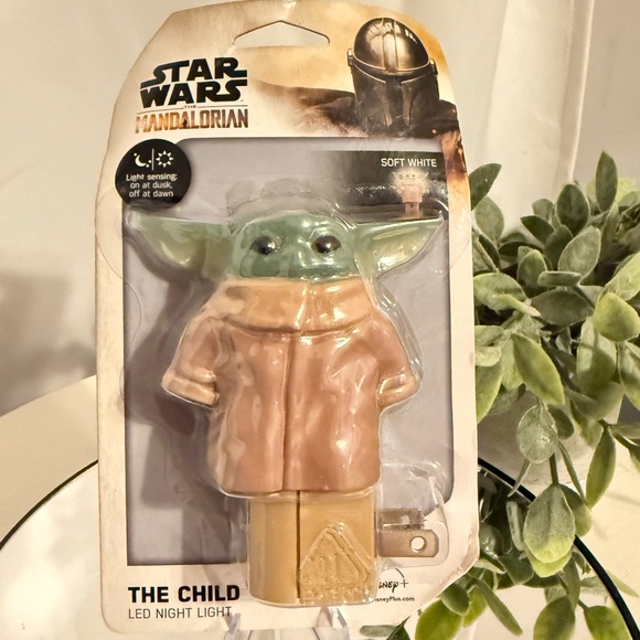 Star Wars The Mandalorian The Child LED Night Light - 🆕 - Picture 1 of 4